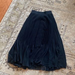 Aritzia black twirl pleated skirt